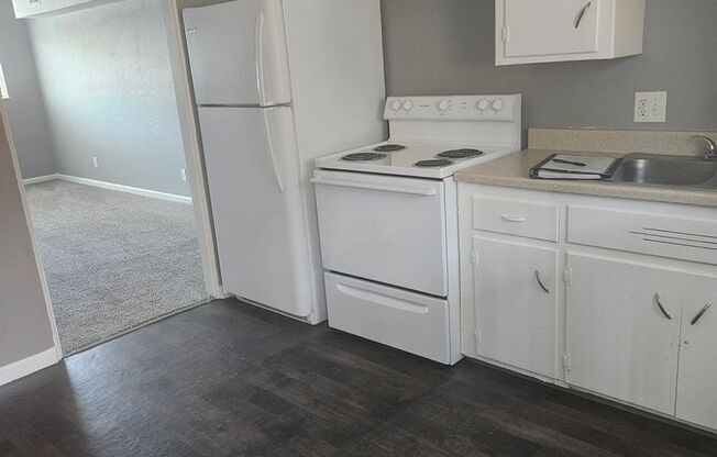 2 beds, 1 bath, 750 sqft, $1,070, Unit B03 1022 12