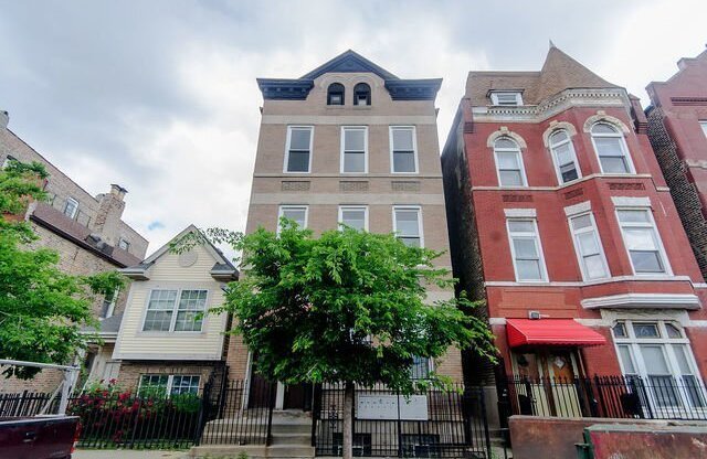2 beds, 1 bath, $1,795, Unit 3R open