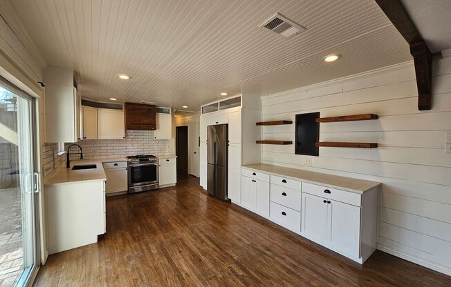 Property in the highly sought-after Southlake! $600 off second months rent move in special