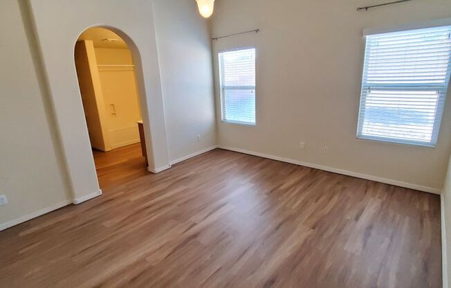 Cute 3 bed 2 bath in Huning Ranch Vinyl plank flooring throughout!