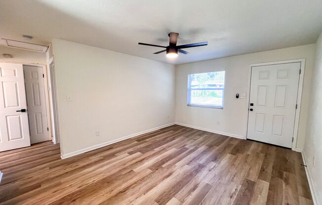 414 SE 8th St Unit D - Fully Renovated 1/1 in 8 plex