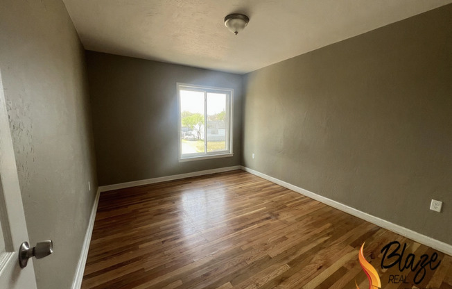 2 beds, 1 bath, 850 sqft, $850, Unit NP-706-A