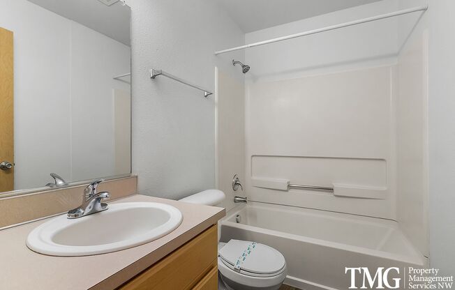 2 beds, 2 baths, 912 sqft, $1,595, Unit 02