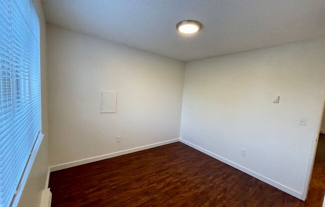 2 beds, 1 bath, 780 sqft, $1,155, Unit 21