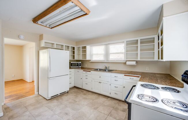 Charming College Hill Gem – Your Perfect Student Home!