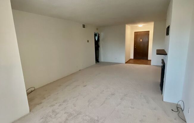 Beautiful 1 Bedroom Condo With An Amazing View In Gated Community