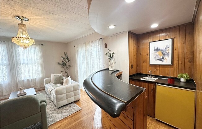 6 beds, 4 baths, 3,146 sqft, $4,800