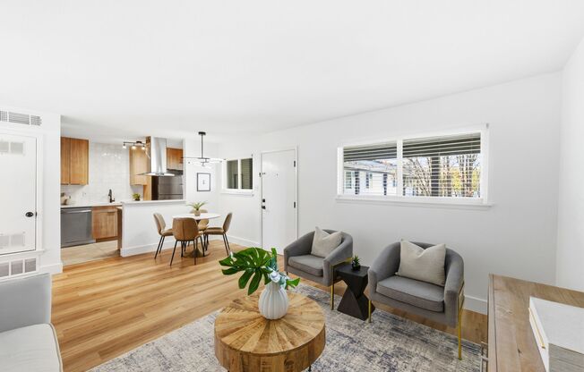 Cresthaus Apartments