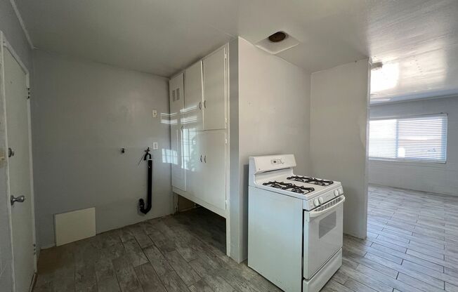 2 beds, 1 bath, $1,075