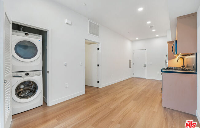 Studio, 1 bath, 638 sqft, $3,295, Unit 215