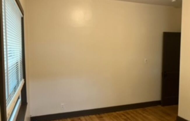 2 beds, 1 bath, $1,390, Unit Apt D