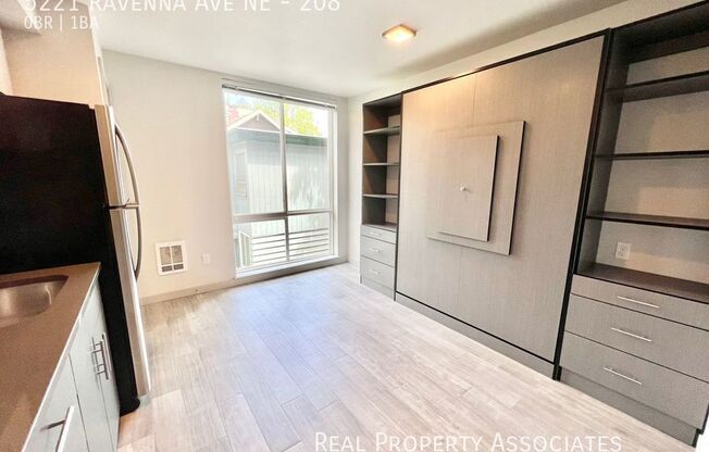 5221 Ravenna Ave NE