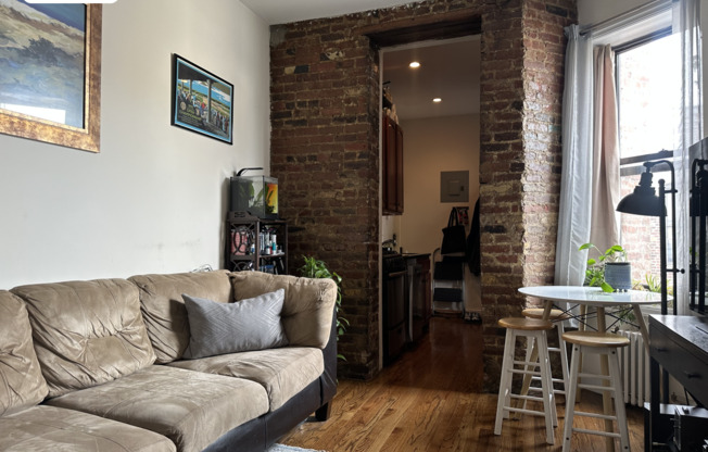 215 E 4 ST