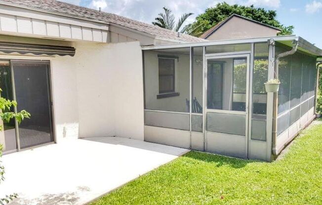 2 beds 2 Baths Single Family Home in the Heart of Boynton Beach