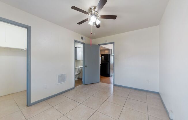 2 beds, 1 bath, $1,025, Unit 23