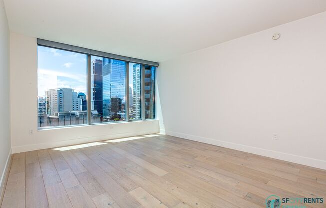 Rincon Hill: Bright & Spacious Condo w/ A/C, Valet Parking & Amenities Galore @ LUMINA
