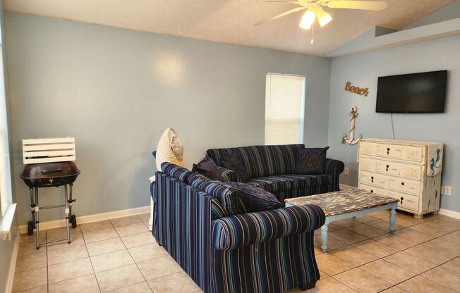 3 beds, 2 baths, $2,000