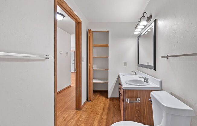 2 beds, 1 bath, 800 sqft, $1,099