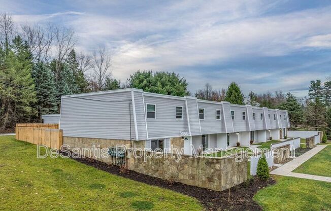 2207 AURORA DR