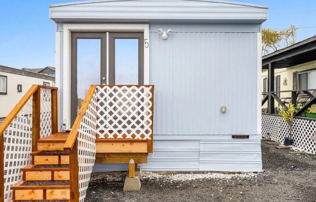 Waterfront Tiny Home for Rent! Fully Furnished.