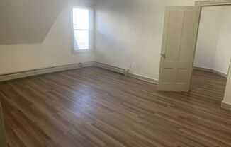 1 bed, 1 bath, $1,350, Unit Unit 3 Rear