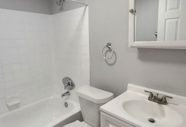 2 beds, 1 bath, 900 sqft, $1,495, Unit 8011