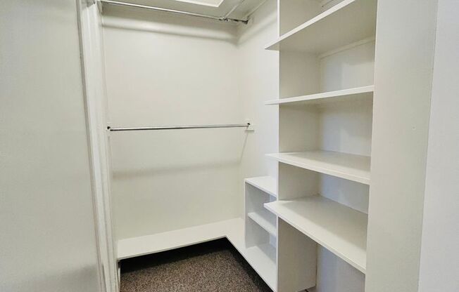 Studio, 1 bath, 241 sqft, $1,220, Unit 607