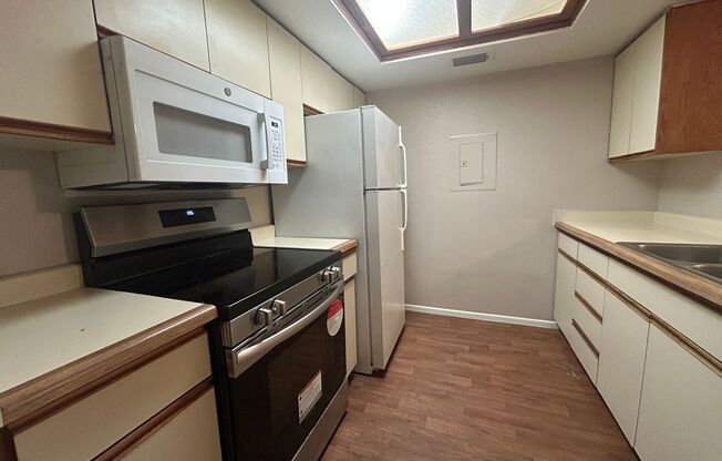 2 beds, 1.5 baths, $1,395, Unit UNIT 1024