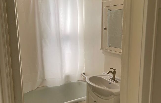 1 bed, 1 bath, 625 sqft, $969, Unit 105