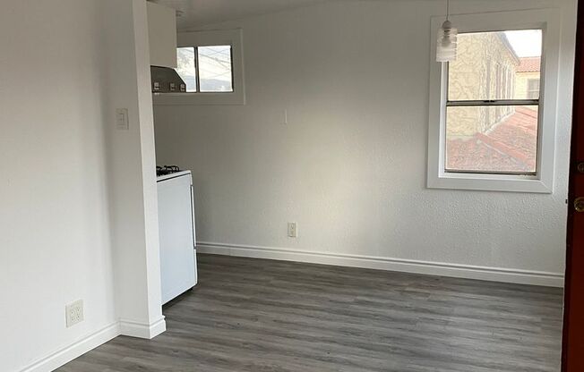 1 bed, 1 bath, 425 sqft, $1,595, Unit 677.5