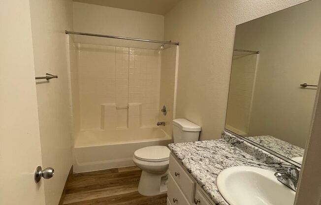 1 bed, 1 bath, 627 sqft, $1,075, Unit 68
