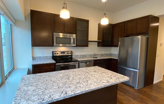 1 bed, 1 bath, 611 sqft, $1,145, Unit 720