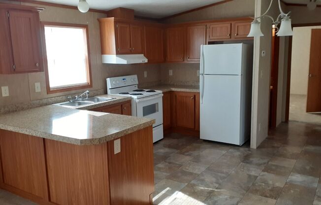 2 beds, 1 bath, $795, Unit E-13X