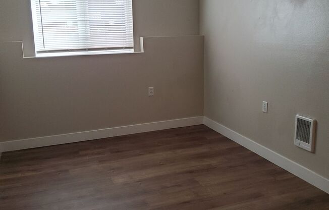 2 beds, 1 bath, 900 sqft, $2,025, Unit 24