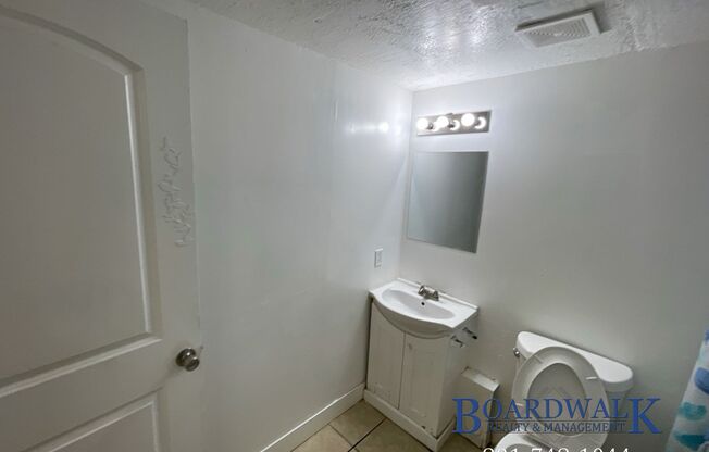 1 bed, 1 bath, 550 sqft, $999, Unit 374 W 1300 N-#2