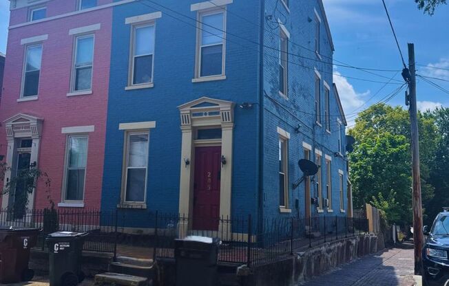 205 W 11th St
