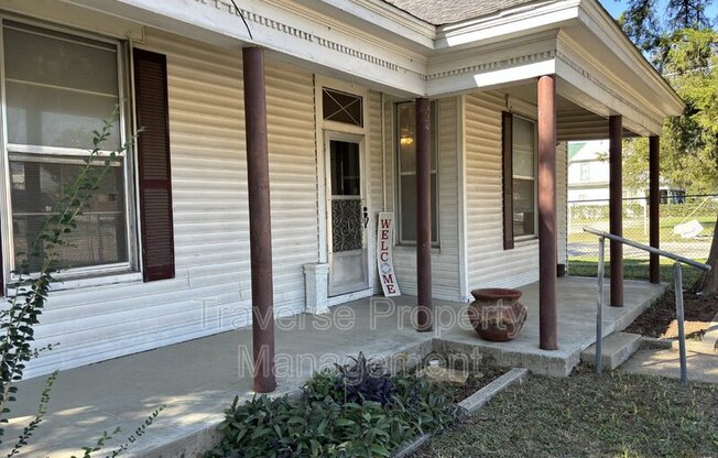 1900 S JENNINGS AVE