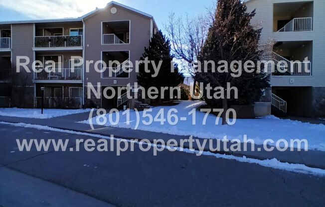 2 Bed 2 Bath Condo in Clearfield Available!