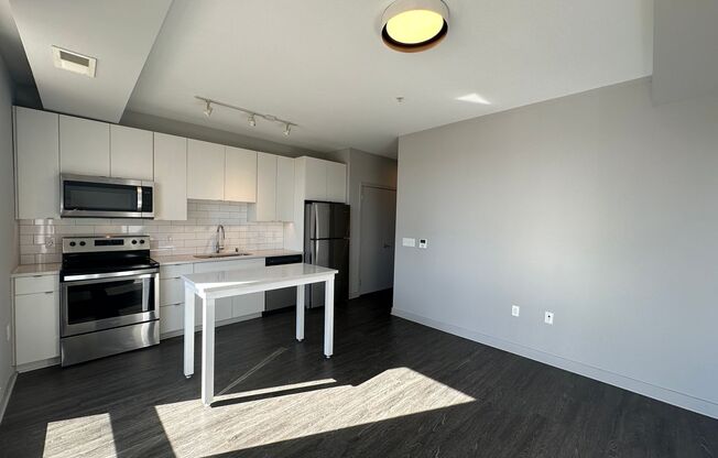 2 beds, 1 bath, 676 sqft, $1,895, Unit 411