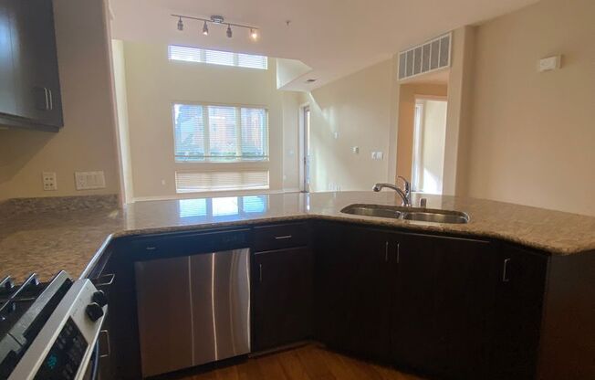 Luxury Condo 2 BED 2 BA at Dublin Elan - Walk to Bart.