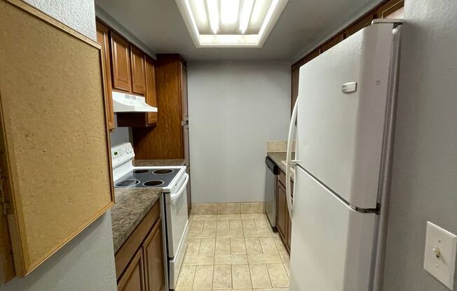 1 MONTH FREE!! 2B/1B Upper Level Condo in Cottonwood Villas - Available NOW!