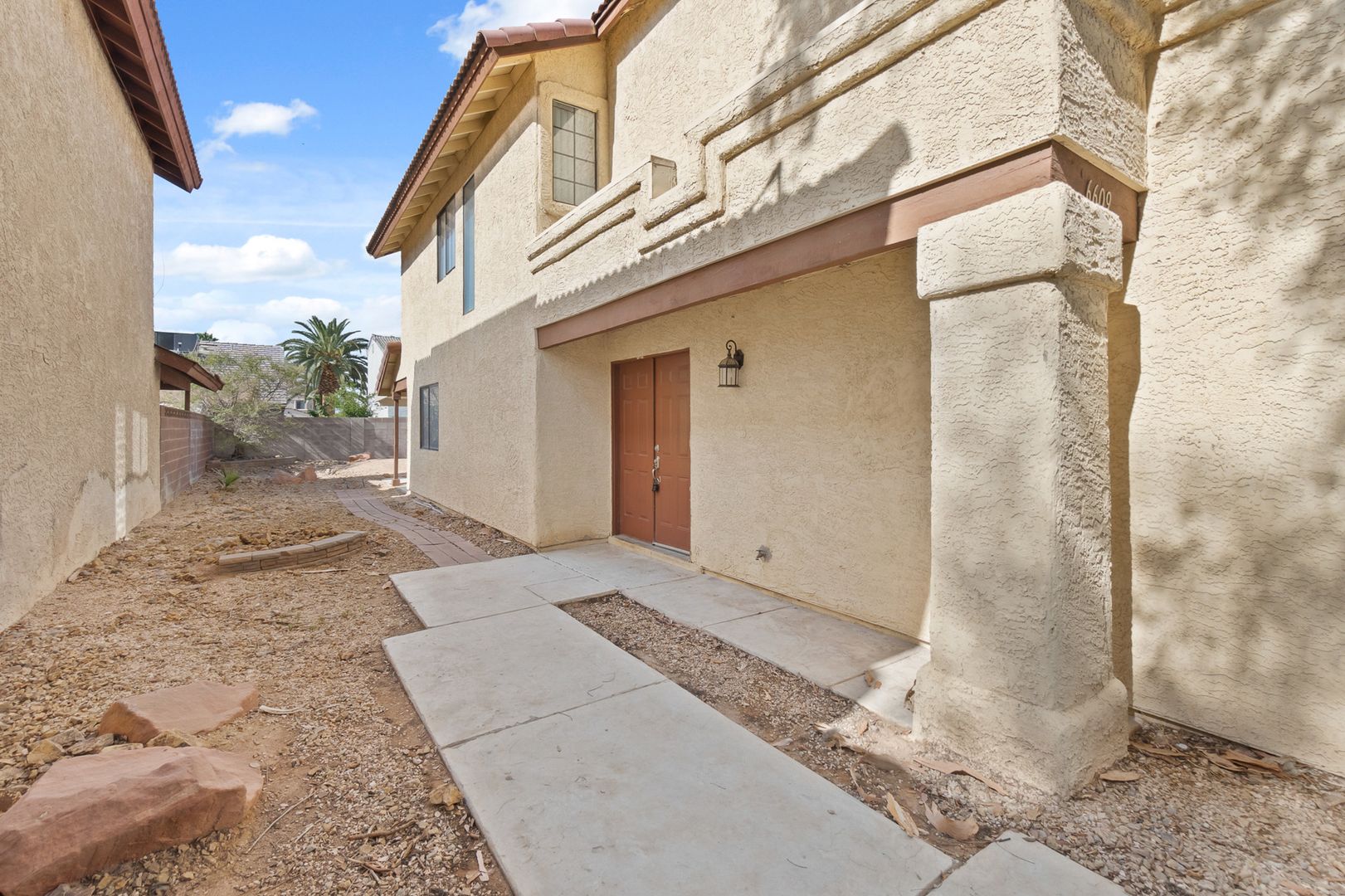 Beautiful 4 bedroom 2.5 baths with no HOA!