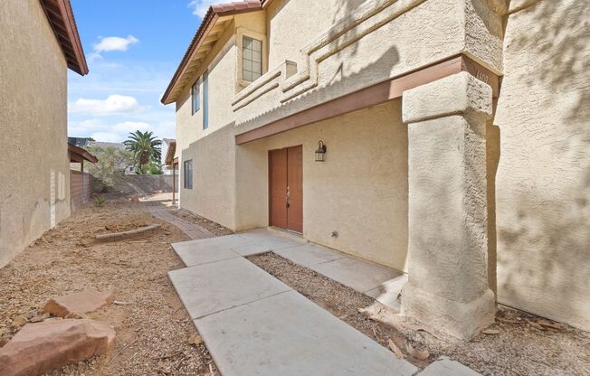 Beautiful 4 bedroom 2.5 baths with no HOA!