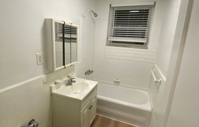 1 bed, 1 bath, 480 sqft, $1,900, Unit B02