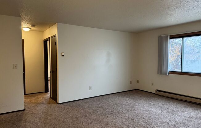 2 beds, 1 bath, 850 sqft, $695, Unit 203