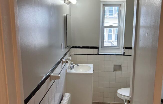 Studio, 1 bath, 600 sqft, $1,250, Unit 105