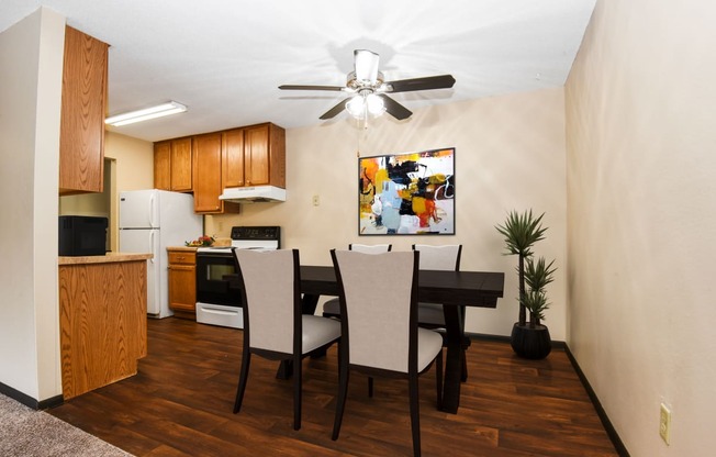 Coon Rapids, MN Parkview Estates Apartments | Furnished Dining Room