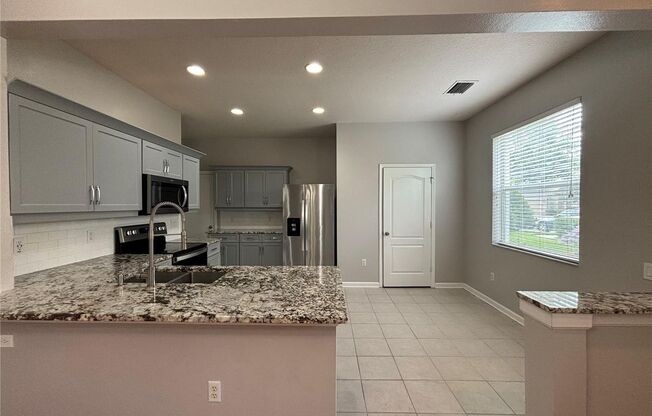 MOVE-IN READY TOWNHOUSE