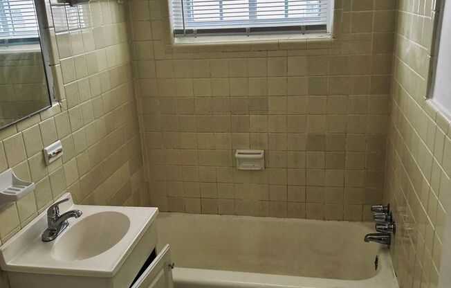 1 bed, 1 bath, 875 sqft, $1,525, Unit 909 #5