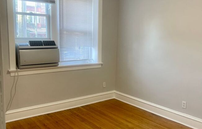2 beds, 1 bath, 600 sqft, $1,350, Unit 1J